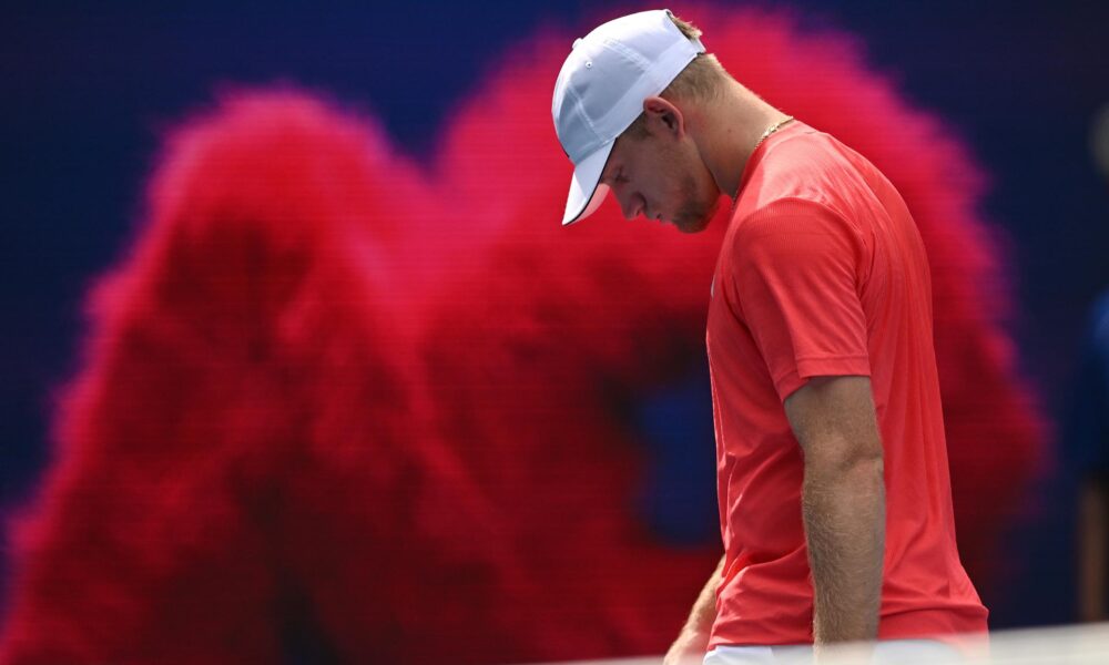 El tenista español Alejandro Davidovich Fokina durante su partido contra el estadounidense Tommy Paul en cuarta ronda del Abierto de Australia en Melbourne. EFE/EPA/LUKAS COCH