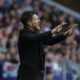 El entrenador del Atlético de Madrid, el argentino Diego Simeone, durante el partido de LaLiga entre el Atlético de Madrid y el Osasuna, este domingo en el Riyadh Air Metropolitano de Madrid.EFE/ Juanjo Martín