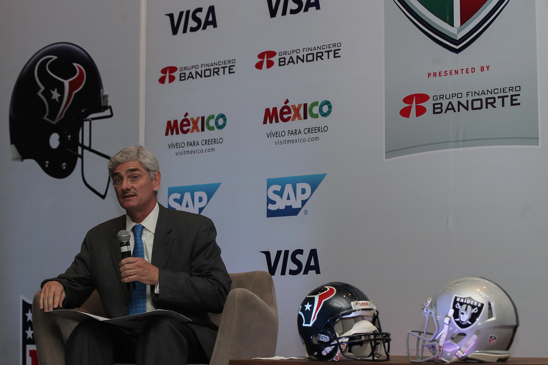 Imagen de archivo del representante de la oficina de la National Football League (NFL, en español Liga Nacional de Fútbol Americano en México), Arturo Olivé. EFE/Alex Cruz