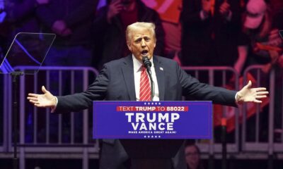 El presidente electo de Estados Unidos, Donald Trump, se dirige a sus seguidores en un mitin en el Capital One Arena en Washington, DC (EE.UU.). EFE//WILL OLIVER