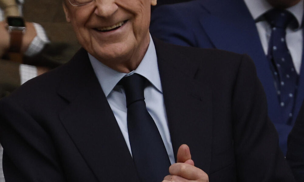 El presidente del Real Madrid, Florentino Pérez, en el Estadio Santiago Bernabéu de Madrid en foto de archivo de Sergio Pérez. EFE