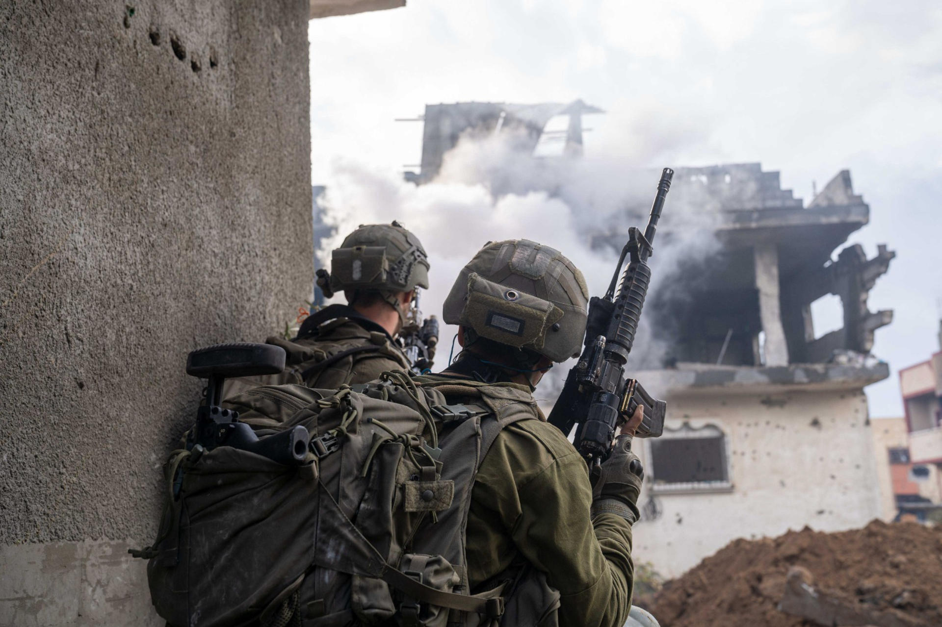 Vista de tropas israelíes durante sus operaciones en la zona de Beit Hanoun en la Franja de Gaza el 12 de enero de 2025. EFE/Ejército de Israel