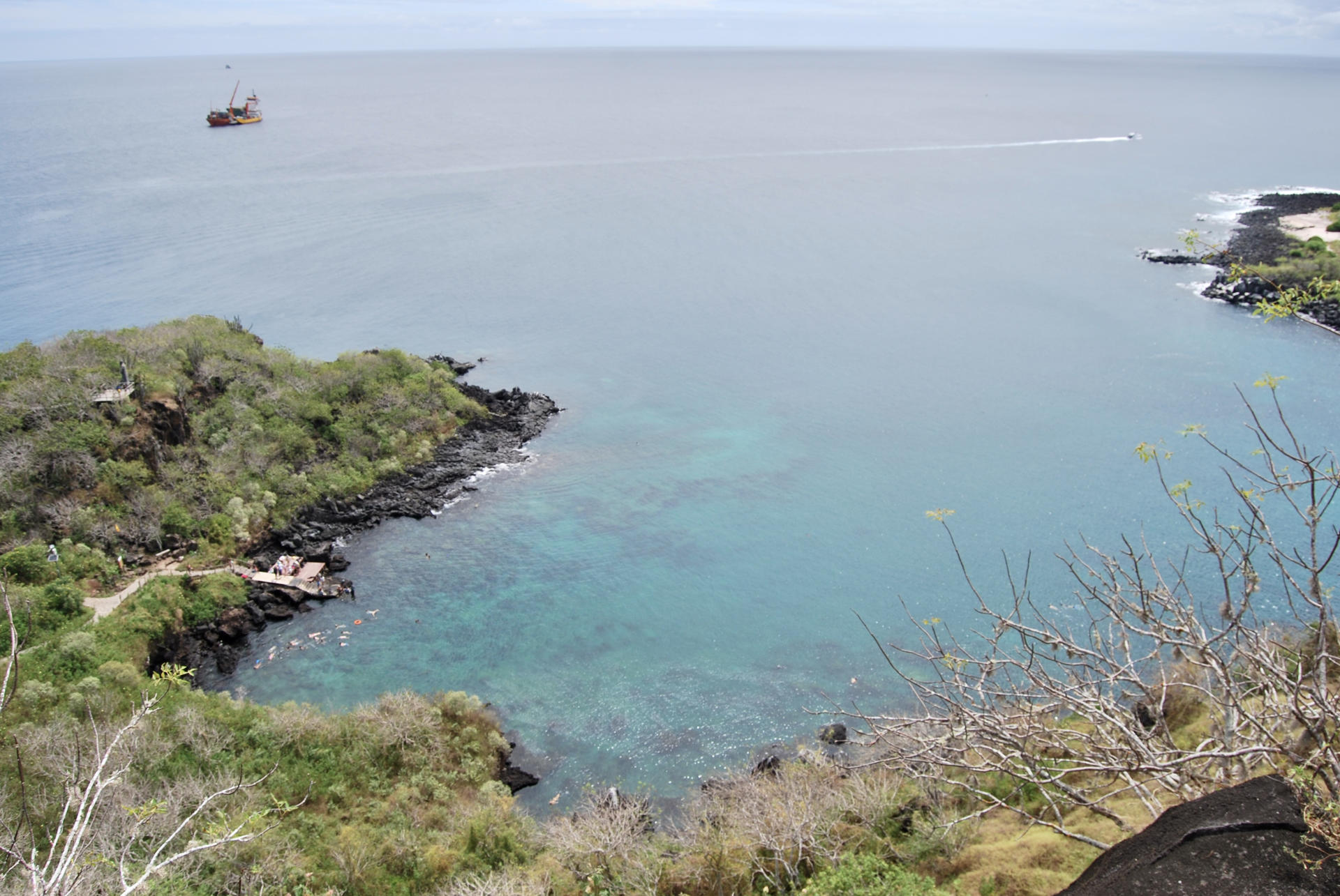 Fotografía de archivo de una bahía en la isla de San Cristóbal, en los Galápagos (Ecuador). EFE/ Fernando Gimeno