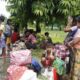 Foto de Archivo. Sittwe (Myanmar), 29/06/2020.- Rakhine people who fled Rathedaung township due to an ongoing conflict between the Myanmar military and the Arakan Army, arrive at Alo Daw Pyi Monastery's temporary camps in Sittwe, Rakhine State, Myanmar, 29 June 2020. According to local media reports, approximately 100,000 residents are living in temporary camps across Rakhine State as fighting continues between the Myanmar military and the Arakan Army in the conflict-torn region. (Birmania) EFE/EPA/NYUNT WIN