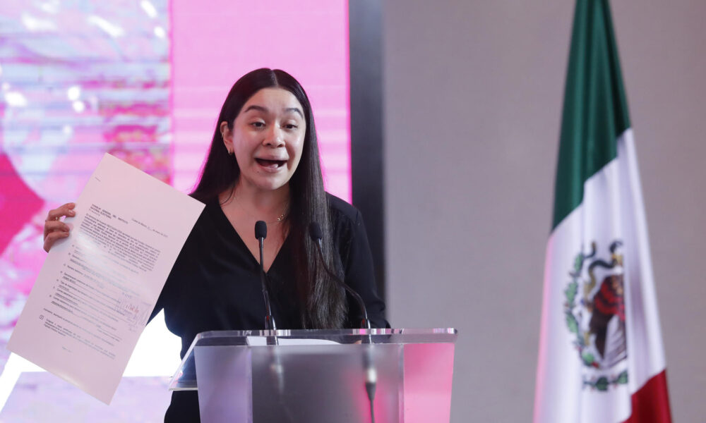 La representante del partido Jessica Castillo habla en una rueda de prensa este miércoles, en Ciudad de México (México). EFE/ Mario Guzmán