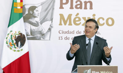 El secretario de Economía Marcelo Ebrard habla durante la presentación del 'Plan México' este lunes, en el Museo Nacional de Antropología e Historia de la Ciudad de México (México). EFE/ Mario Guzmán