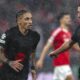 El jugador del Barcelona Raphinha (I) durante el partido de la UEFA Champions League en el estadio de Da Luz, Lisboa, Portugal.EFE/EPA/TIAGO PETINGA