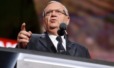 Fotografía de archivo que muestra al exalguacil del condado de Maricopa Joe Arpaio mientras pronuncia un discurso durante la Convención Nacional Republicana de 2016 celebrada en Cleveland, Ohio (Estados Unidos), el 21 de julio de 2016. EFE/Michael Reynolds