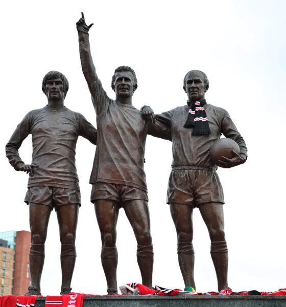 Imagen de archivo de la estatua en homenaje a las leyendas del Manchester United George Best, Denis Law y Bobby Charlton, de izquierda a derecha. EFE/EPA/ADAM VAUGHAN