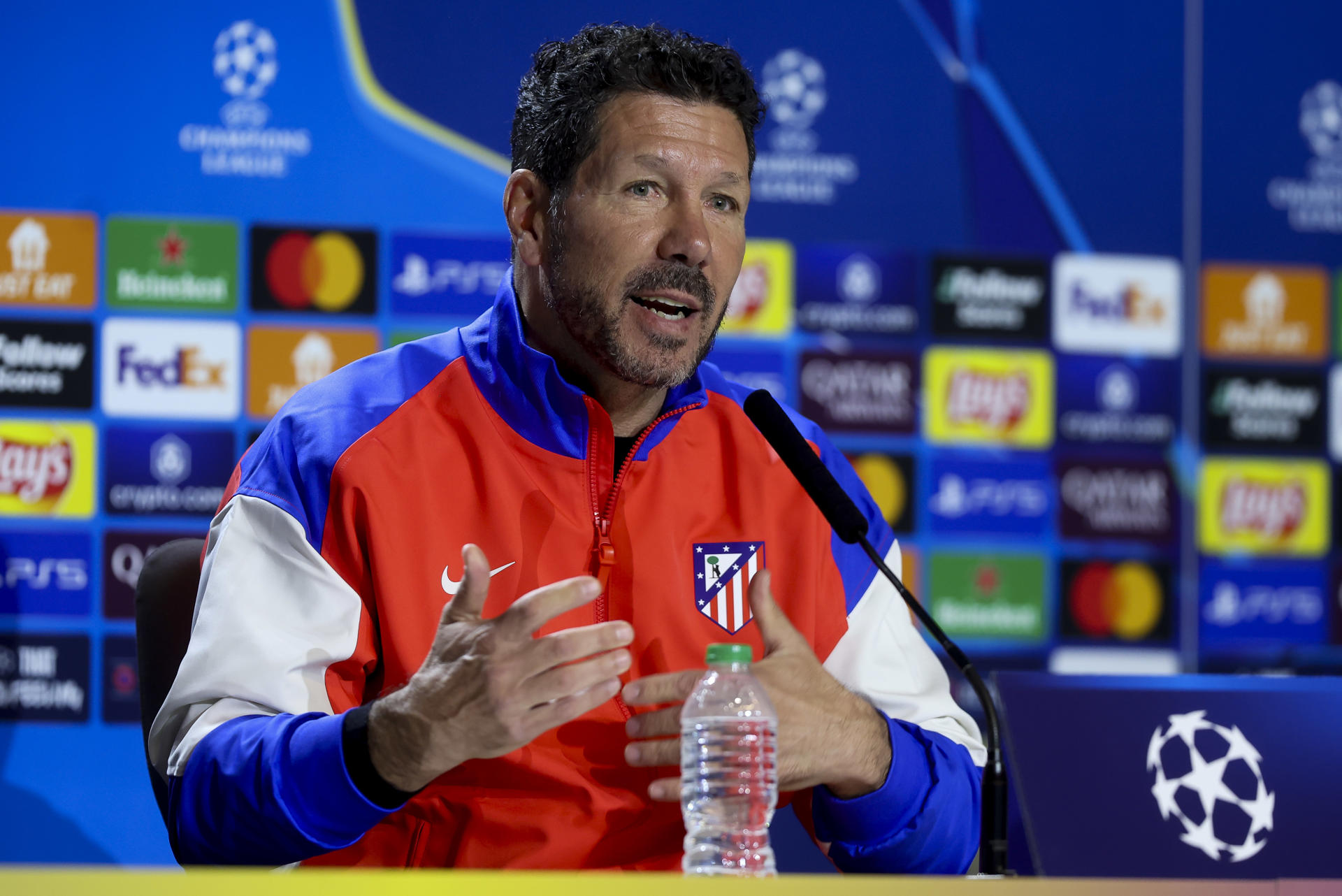 Simeone, en la rueda de prensa de este lunes. EFE/ Kiko Huesca