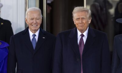 El presidente de EE. UU., Joe Biden (I), recibe al presidente electo Donald Trump en el pórtico norte de la Casa Blanca en la mañana de la inauguración de Trump en Washington, DC, EE. UU., 20 de enero de 2025. EFE/JIM LO SCALZO / POOL