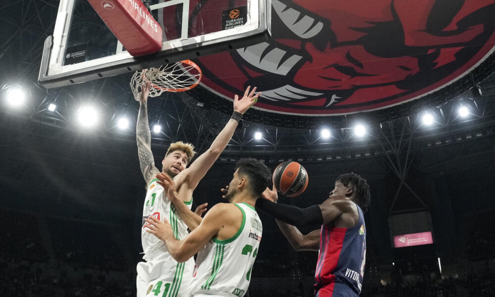 Khalifa Diop, en un momento del partido. EFE/Adrián Ruiz Hierro