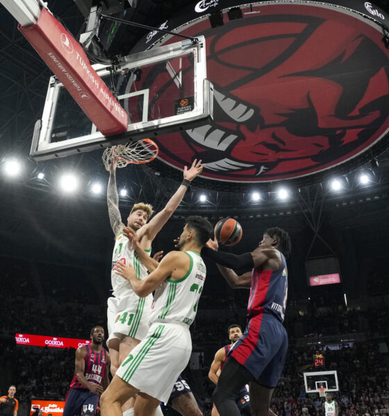 Khalifa Diop, en un momento del partido. EFE/Adrián Ruiz Hierro