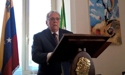 Fotografía de archivo del 7 de mayo de 2019 del entonces embajador venezolano en Italia, Isaías Rodríguez, durante una conferencia de prensa en Roma (Italia). EFE/ Virginia Hebrero