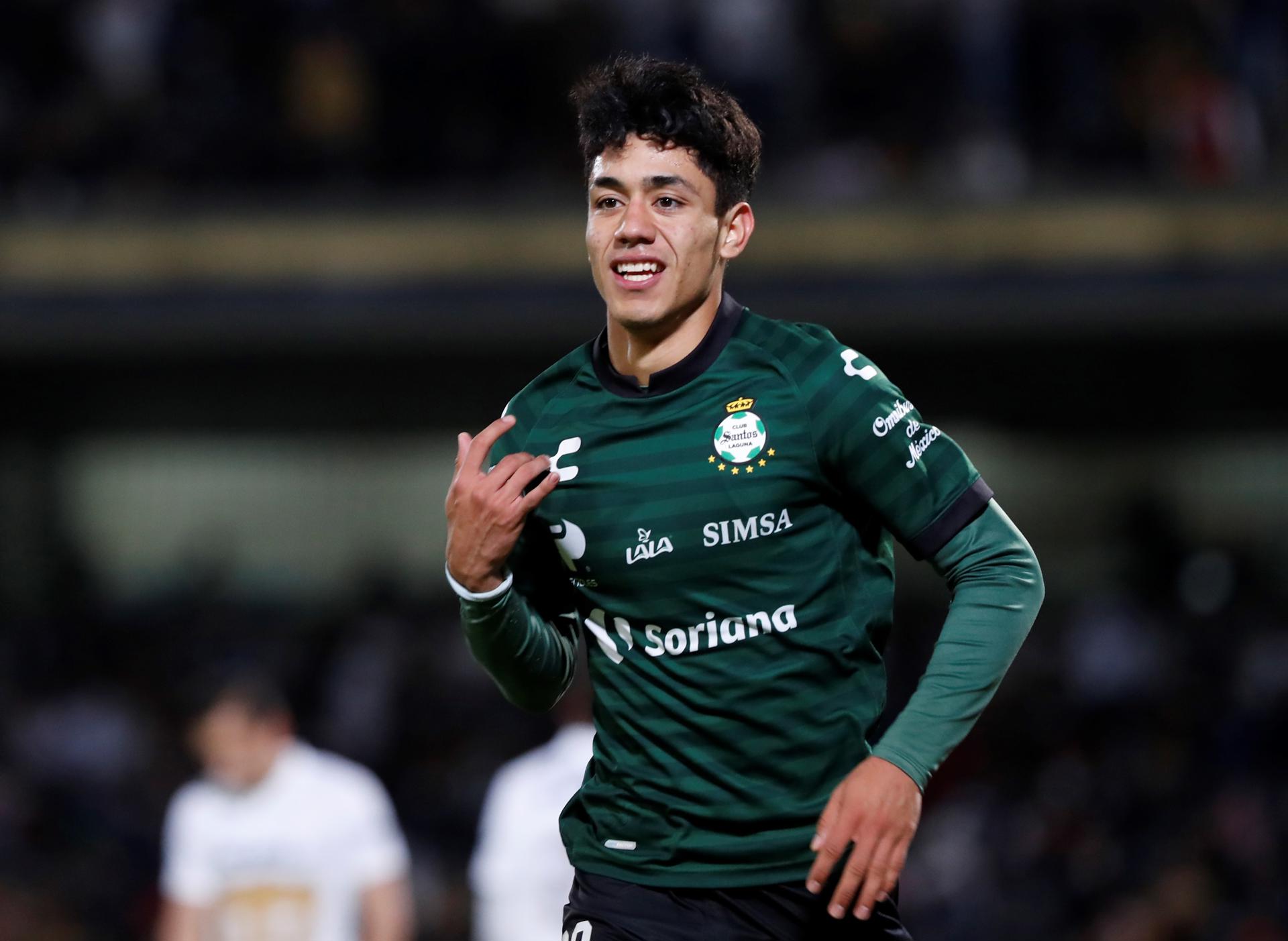 Omar Campos de Santos celebra un gol durante un partido en el estadio Olímpico Universitario en Ciudad de México (México). Archivo. EFE/Mario Guzmán