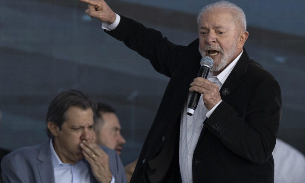 Fotografía de archivo del presidente de Brasil, Luiz Inácio Lula da Silva (d), durante la inauguración del Edificio Académico y Administrativo de la Escuela Paulista de Política Económica y Empresarial, en la ciudad de Osasco, Sao Paulo (Brasil). EFE/ Isaac Fontana