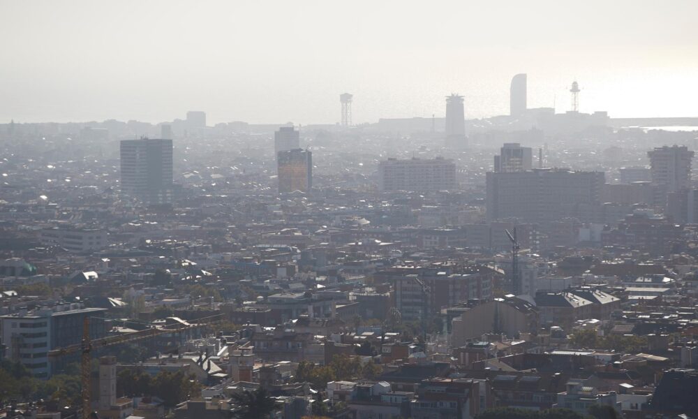 En la imagen de archivo. aspecto de la ciudad de Barcelona. EFE/Alejandro Garcia