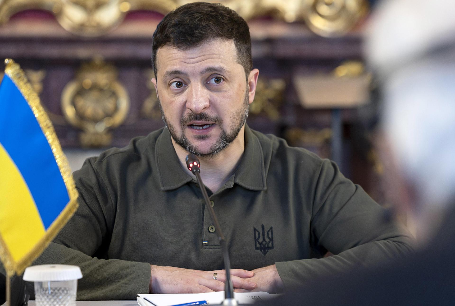 Fotografía facilitada por la Oficina de Prensa del Palacio Presidencial del Quirinal (Palazzo del Quirinale) que muestra al presidente ucraniano, Volodymyr Zelensky, durante una reunión en el Palacio del Quirinal en Roma, Italia, el 10 de enero de 2025. EFE/EPA/Paolo Giandotti/Quirinal Palace Press Office