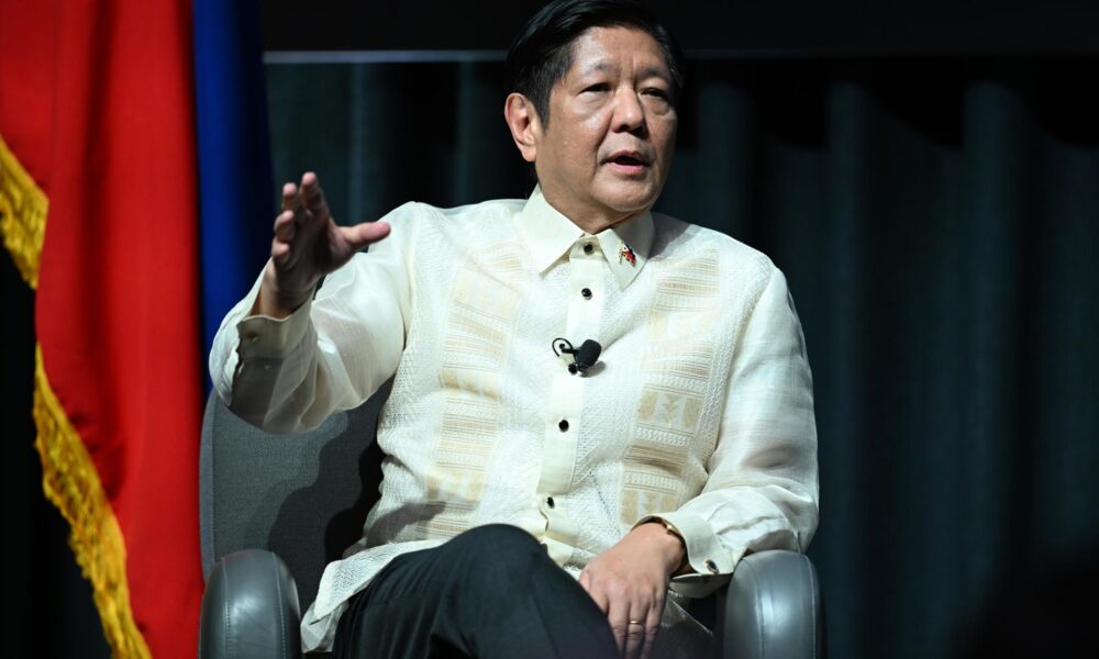 Melbourne (Australia), Fotografía de archivo (04/03/2024) del presidente de Filipinas, Ferdinand 'Bongbong' Marcos Jr, hablando en una conferencia en Australia. EFE/EPA/JOEL CARRETT AUSTRALIA AND NEW ZEALAND OUT
//////////
Melbourne (Australia), 03/04/2024.- El presidente de la República de Filipinas, Ferdinand 'Bongbong' Marcos Jr, habla tras un discurso ante el Instituto Lowy en la Biblioteca Estatal de Victoria, en Melbourne, Australia, el 4 de marzo de 2024. (filipinas) EFE/EPA/JOEL CARRETT AUSTRALIA Y NUEVA ZELANDA FUERA