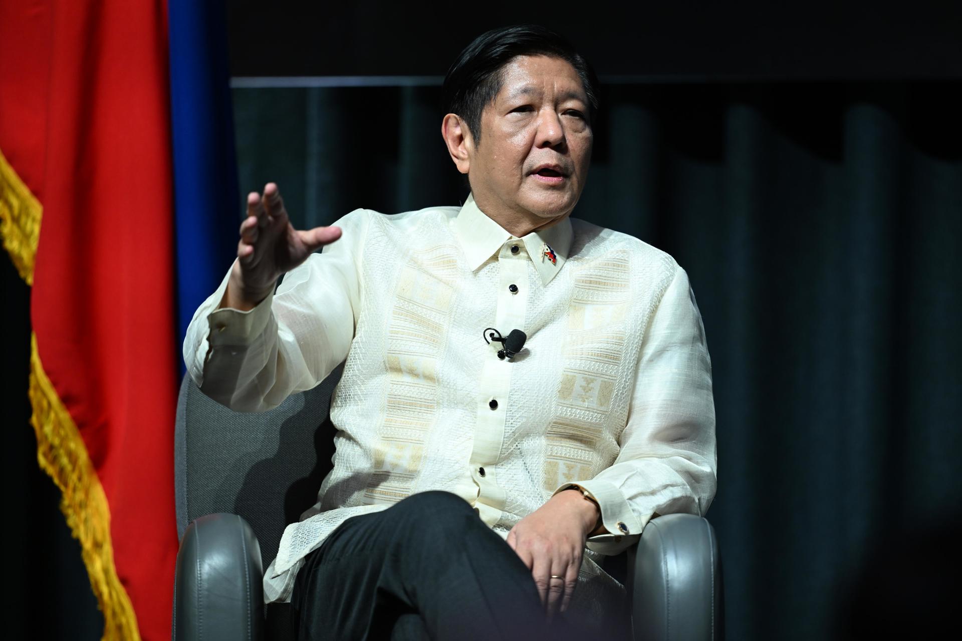 Melbourne (Australia), Fotografía de archivo (04/03/2024) del presidente de Filipinas, Ferdinand 'Bongbong' Marcos Jr, hablando en una conferencia en Australia. EFE/EPA/JOEL CARRETT AUSTRALIA AND NEW ZEALAND OUT
//////////
Melbourne (Australia), 03/04/2024.- El presidente de la República de Filipinas, Ferdinand 'Bongbong' Marcos Jr, habla tras un discurso ante el Instituto Lowy en la Biblioteca Estatal de Victoria, en Melbourne, Australia, el 4 de marzo de 2024. (filipinas) EFE/EPA/JOEL CARRETT AUSTRALIA Y NUEVA ZELANDA FUERA