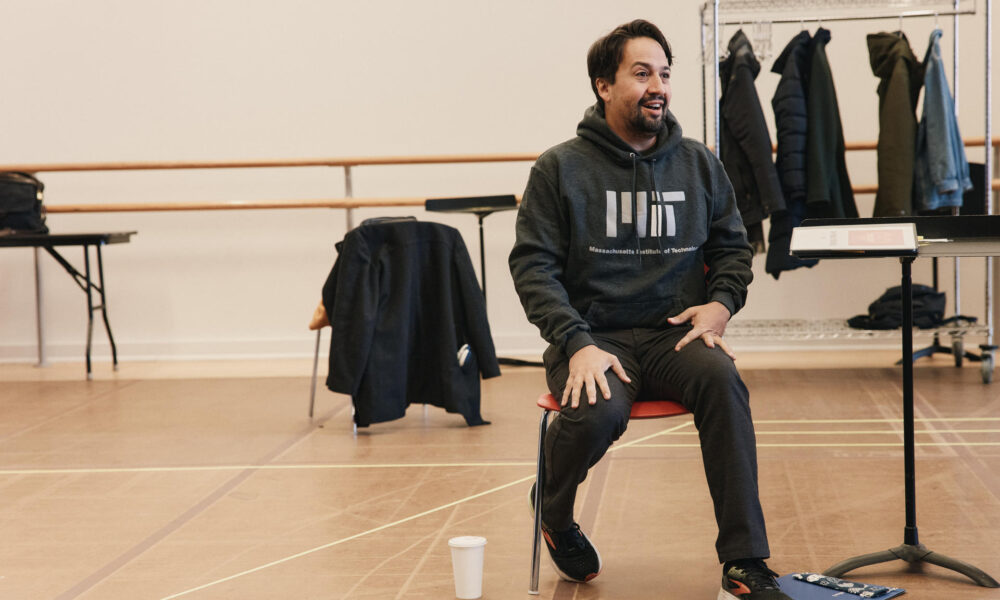 Fotografía cedida por Emilio Madrid donde aparece Lin-Manuel Miranda durante un ensayo de la puesta teatral 'All-In: Comedy About Love'. EFE/ Emilio Madrid