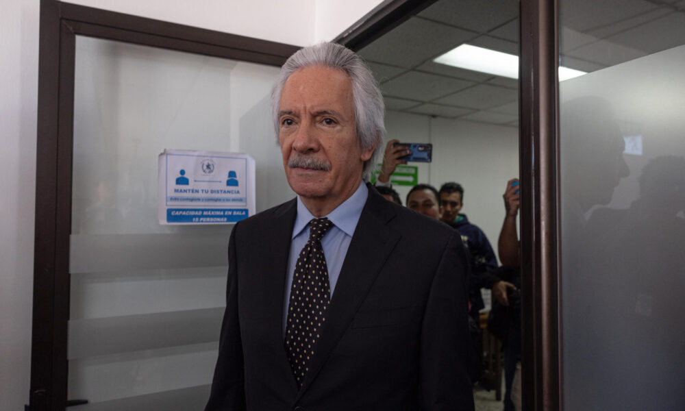 El periodista José Rubén Zamora Marroquín asiste a una audiencia este lunes, en Ciudad de Guatemala (Guatemala). EFE/ David Toro Escobar