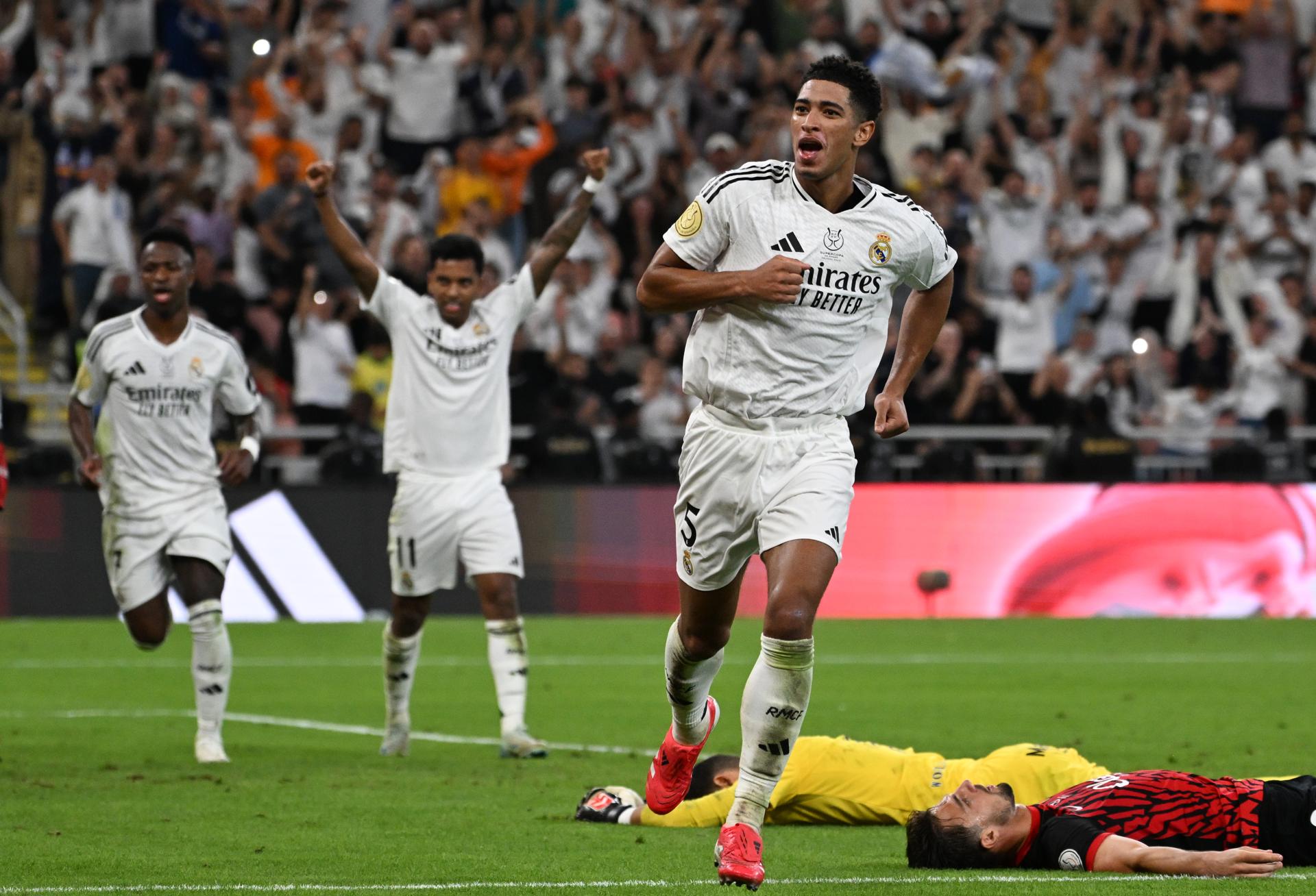 El centrocampista del Real Madrid Jude Bellingham celebra la consecución del 1-0 en la semifinal de la Supercopa disputada ante el Mallorca, en Yeda(Arabia Saudí). EFE/EPA/STRINGER