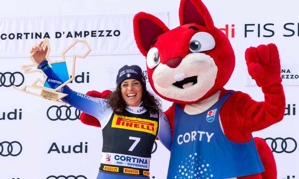 La italiana Federica Brignone tras ganar el Super Gigante de la prueba de la Copa del Mundo celebrada en la estación italiana de Cortina d'Ampezzo. EFE/EPA/LUCIANO SOLERO