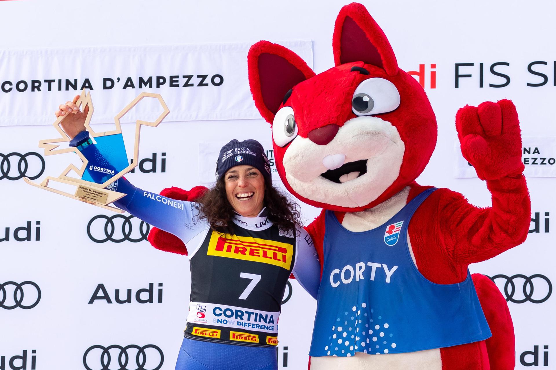 La italiana Federica Brignone tras ganar el Super Gigante de la prueba de la Copa del Mundo celebrada en la estación italiana de Cortina d'Ampezzo. EFE/EPA/LUCIANO SOLERO