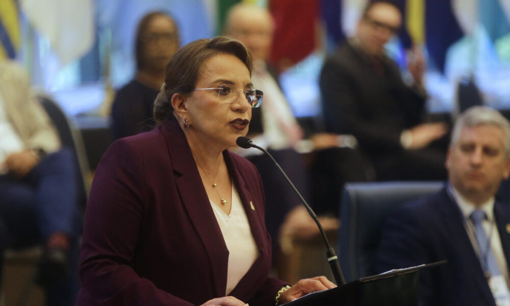 Fotografía de archivo en donde se ve a la presidenta de Honduras, Xiomara Castro. EFE/ Carlos Lemos