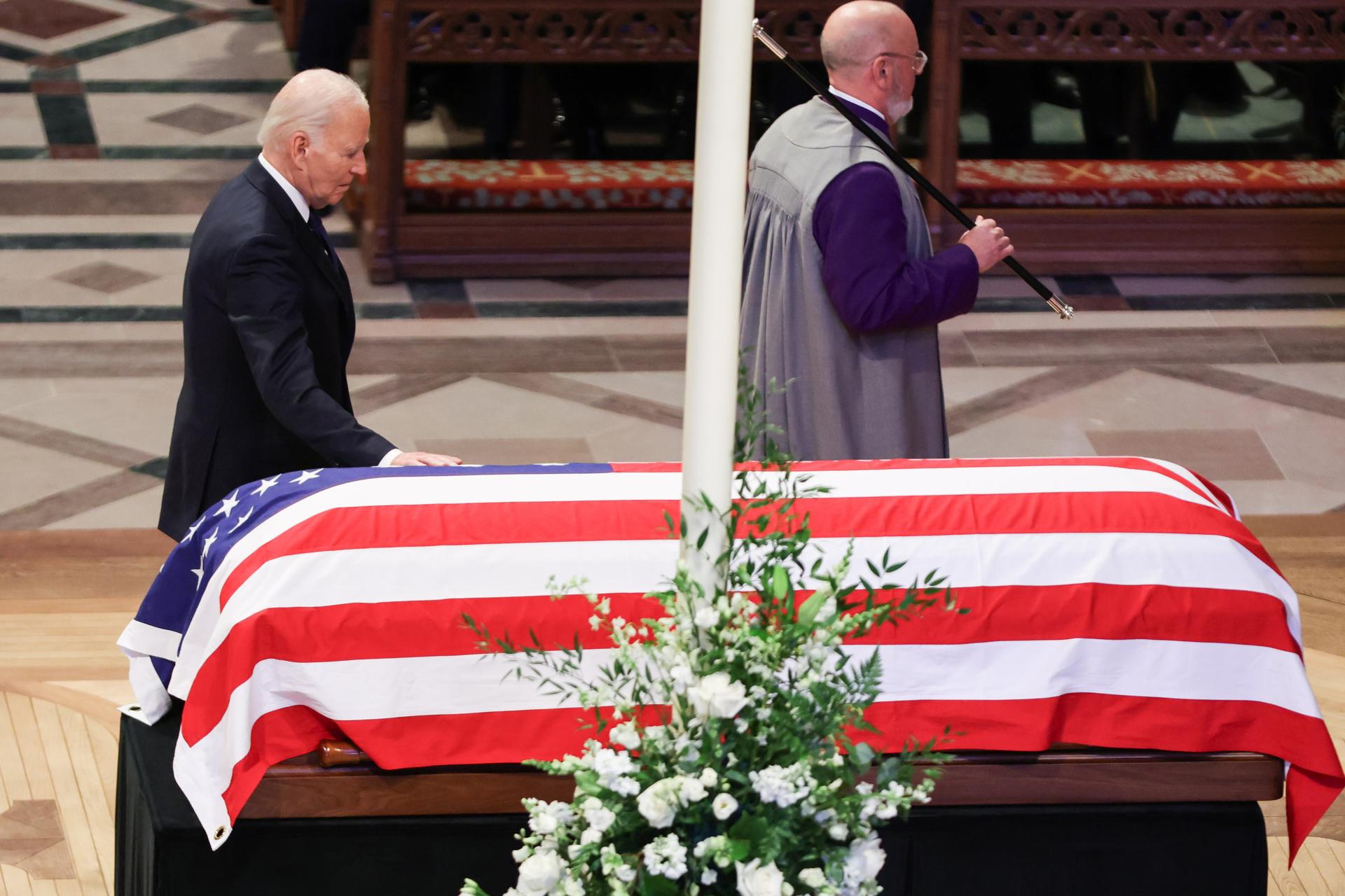 Fotografía del presidente de Estados Unidos, Joe Biden, en la ceremonia fúnebre de Jimmy Carter. EFE/Samuel Corum