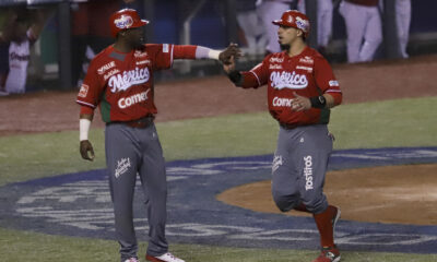 Fotografía de archivo donde aparecen varios jugadores de los Tomateros de Culiacán de México. EFE/Carlos Zepeda