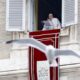 El papa Francisco dirige la oración del Angelus, la oración tradicional del domingo, desde la ventana de su oficina con vista a la Plaza de San Pedro, en el Vaticano, 19 de enero de 2025. (Papá) 
EFE/EPA/FABIO FRUSTACI