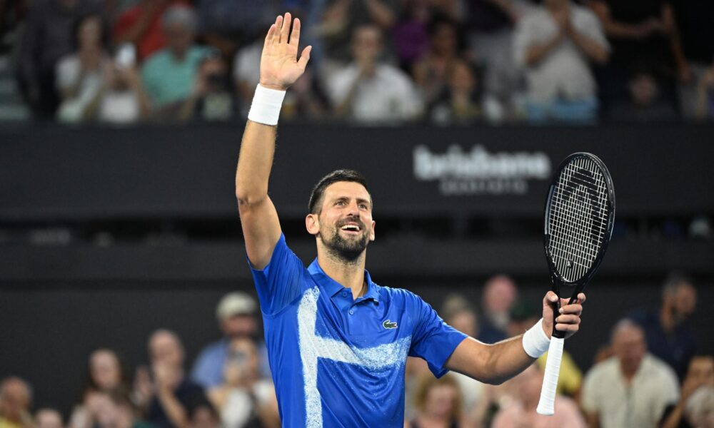 El tenista serbio Novak Djokovic celebra su victoria ante el francés Gael Monfils en el torneo de Brisbane, este jueves 2 de enero. (Tenis, Francia) EFE/EPA/DARREN ENGLAND AUSTRALIA AND NEW ZEALAND OUT