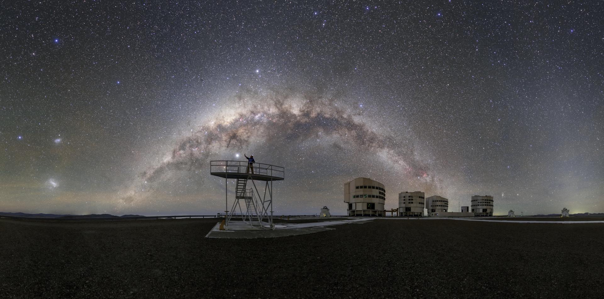 Cielo nocturno en el Observatorio Paranal. Crédito: P. Horálek/Observatorio Europeo Austral (ESO)