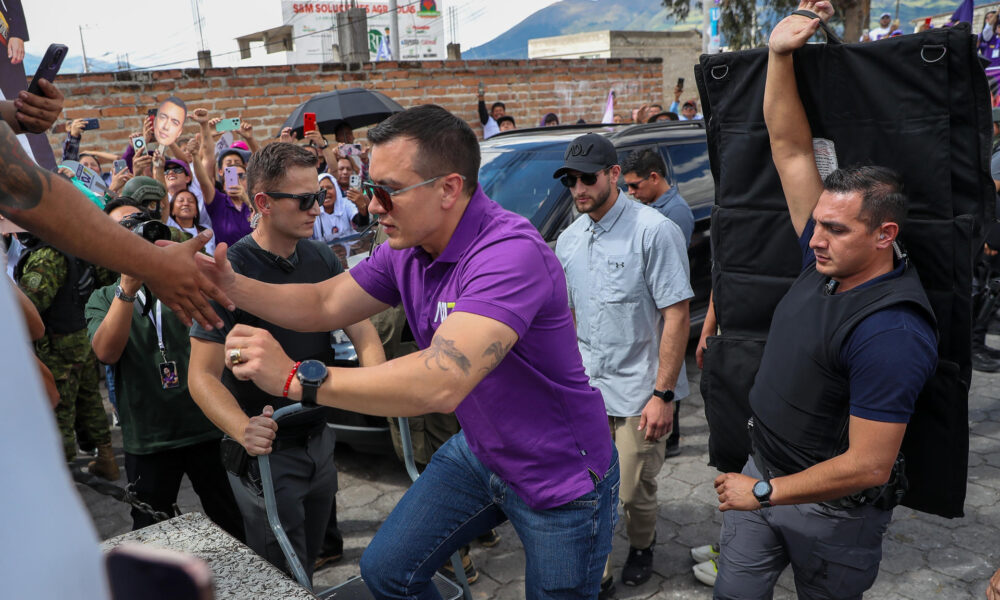 El presidente de Ecuador, Daniel Noboa, a su llegada este sábado a Cayambe (Ecuador). EFE/ José Jácome