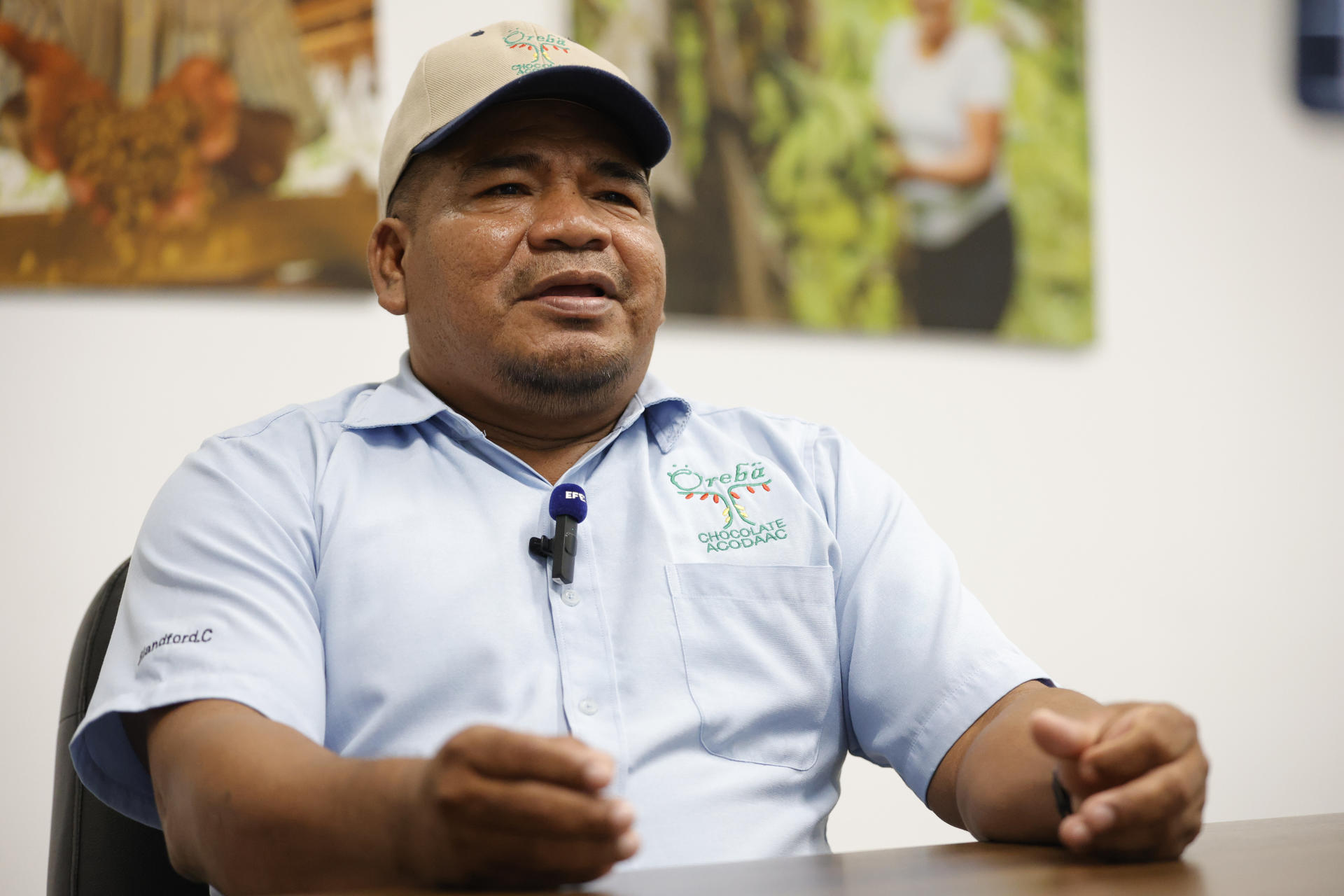 El productor de cacao panameño, Constantino Blandford habla en una entrevista con EFE este viernes, en Ciudad de Panamá (Panamá). EFE/ Bienvenido Velasco