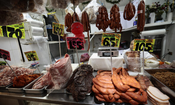 Fotografía de un puesto de carnes este jueves, en la Central de Abasto de la Ciudad de México (México). EFE/ José Méndez