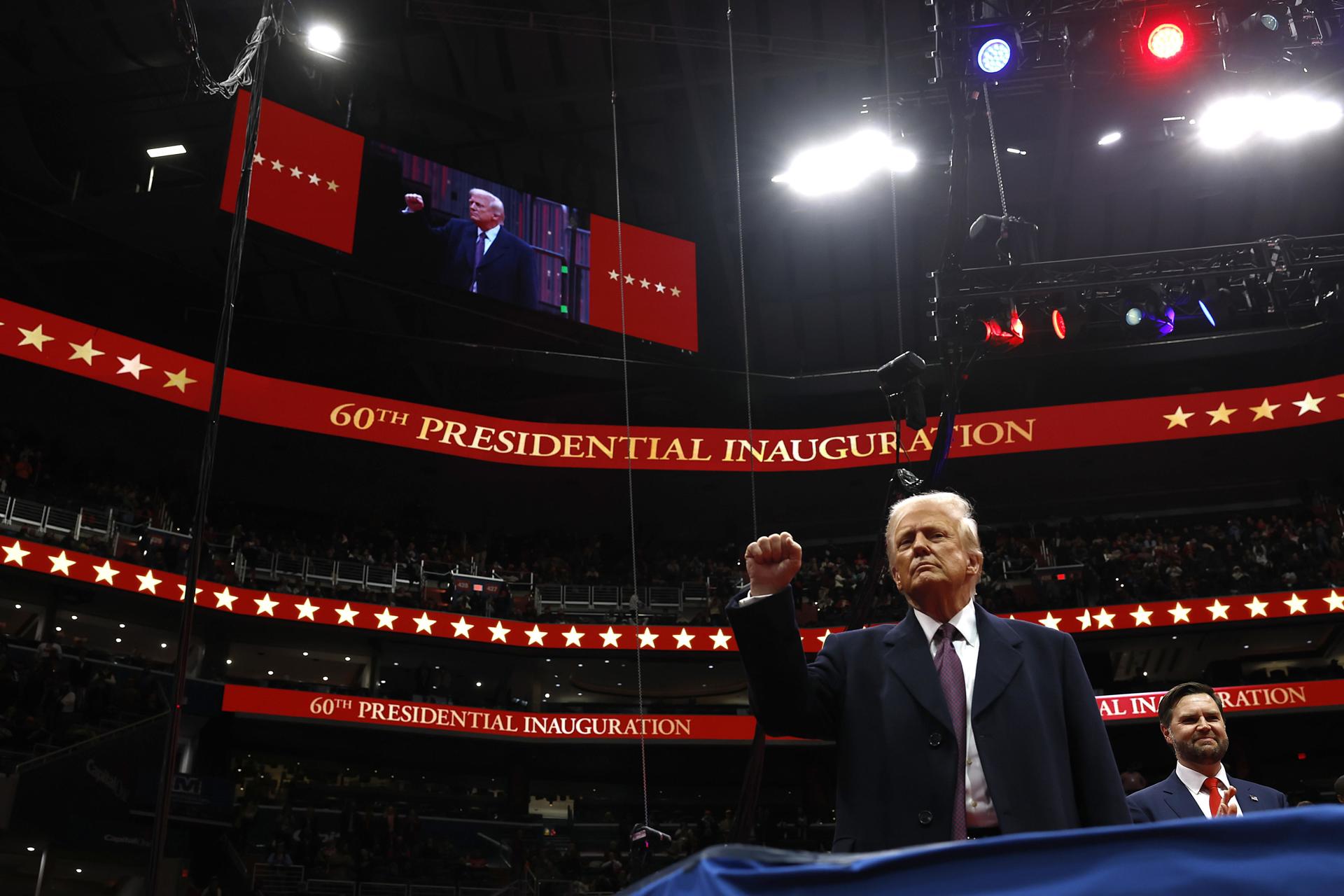 Donald Trump durante su discurso en el interior de la Capital One Arena en Washington (EE.UU.). EFE/EPA/ANNA MONEYMAKER / POOL