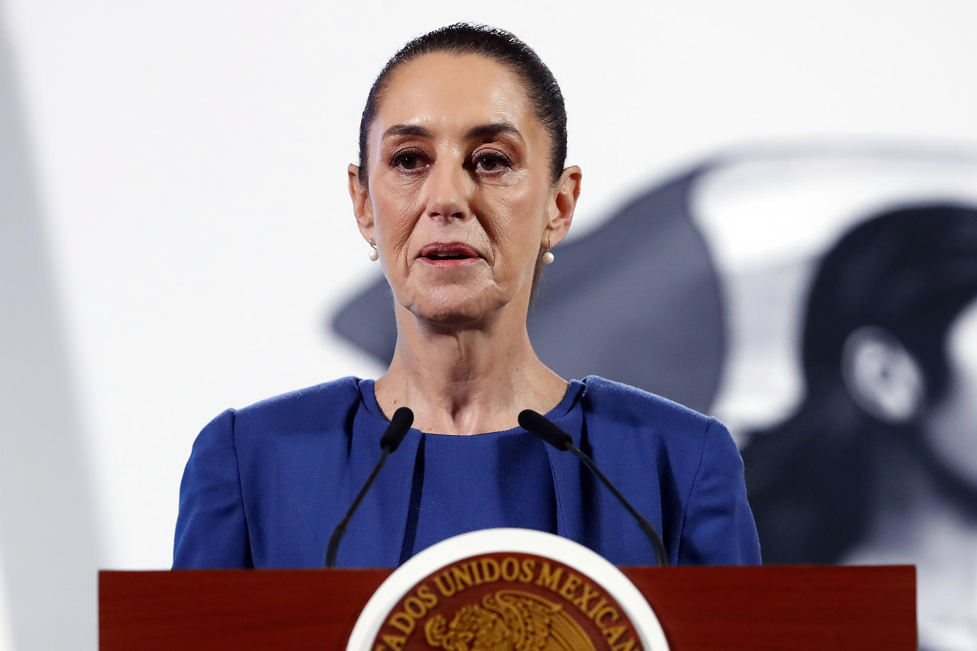 La presidenta de México, Claudia Sheinbaum, habla durante una rueda de prensa este viernes, en el Palacio Nacional de la Ciudad de México (México). EFE/ Mario Guzmán