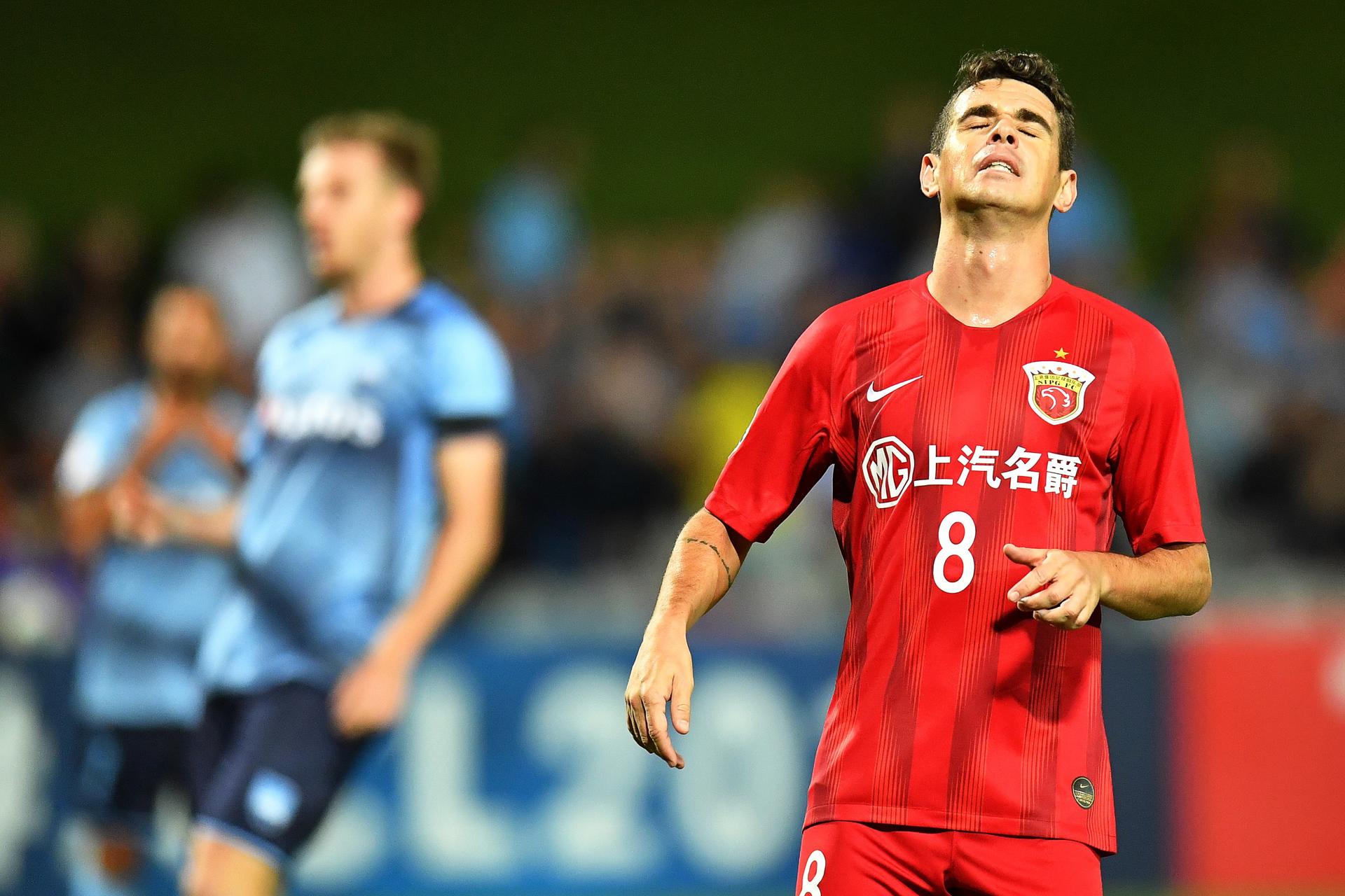 El futbolista brasileño del Shanghai SIPG Óscar dos Santos (c), en una foto de archivo. EFE/ Dean Lewins PROHIBIDO SU USO EN AUSTRALIA Y NUEVA ZELANDA[PROHIBIDO SU USO EN AUSTRALIA Y NUEVA ZELANDA]