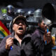 Una simpatizante del expresidente boliviano Evo Morales (2006-2019) marcha en La Paz en contra de los procesos judiciales al exmandatario. EFE/ Gabriel Márquez