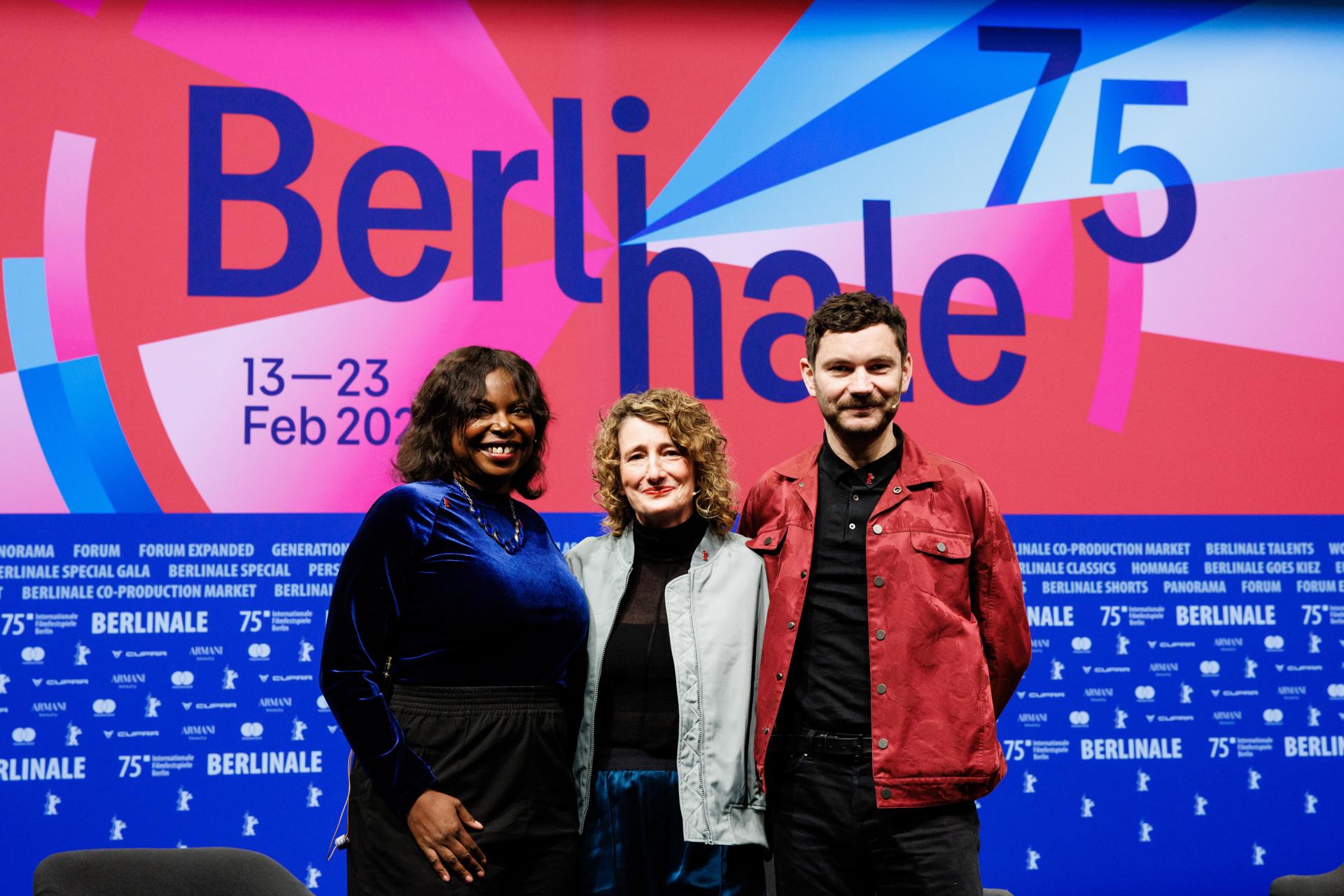 Jacqueline Lyanga, Tricia Tuttle y Michael Stuetz durante la presentación de la 75ª edición de la Berlinale. EFE/EPA/CLEMENS BILAN