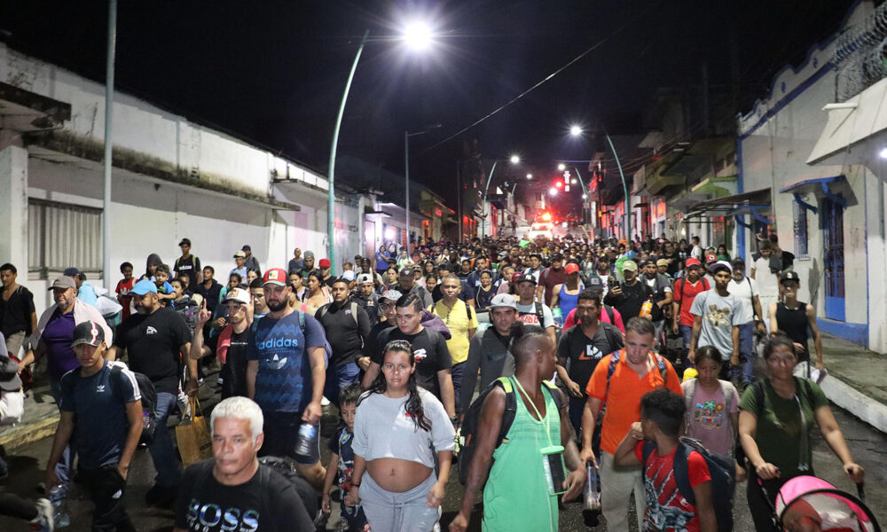 Imagen de archivo de migrantes que dan inicio a una caravana que se dirigñia a la frontera norte de México, en el municipio de Tapachula en Chiapas (México). EFE/ Juan Manuel Blanco