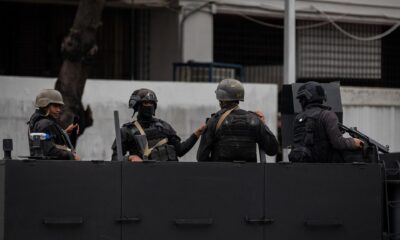 Fotografía de archivo de militares de la Dirección General de Contraingeligencia Militar (DGCIM) en una patrulla para entrar al barrio Cota 905 en Caracas (Venezuela). EFE/Rayner Peña R.