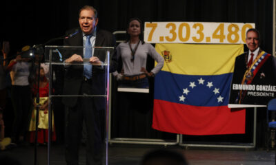 El líder opositor venezolano Edmundo González Urrutia habla frente a simpatizantes en una concentración de apoyo este miércoles, en el Centro de Convenciones Atlántico Pacífico en la Ciudad de Panamá (Panamá). EFE/ Bienvenido Velasco