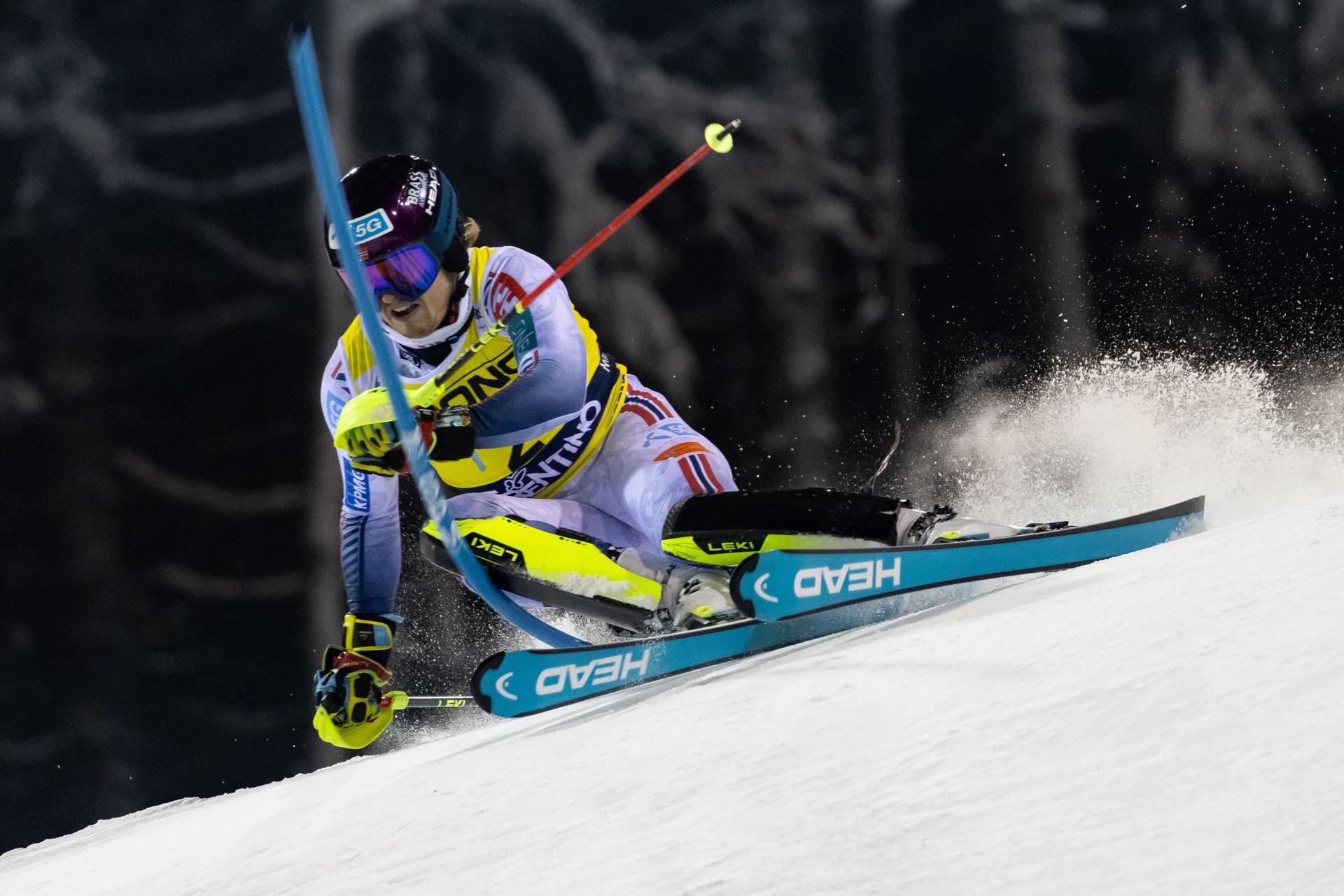 Madonna di Campiglio (Italia), 08/01/2025.- El noruego Atle Lie McGrath, líder de la prueba tras la primera manga, durante su bajada en el eslalon de la Copa del Mundo de esquí alpino que se disputa en la estación italiana de Madonna di Campiglio. EFE/EPA/ANDREA SOLERO