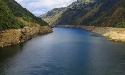 Fotografía del embalse Mazar este martes, en Sevilla de Oro (Ecuador). EFE/ Robert Puglla