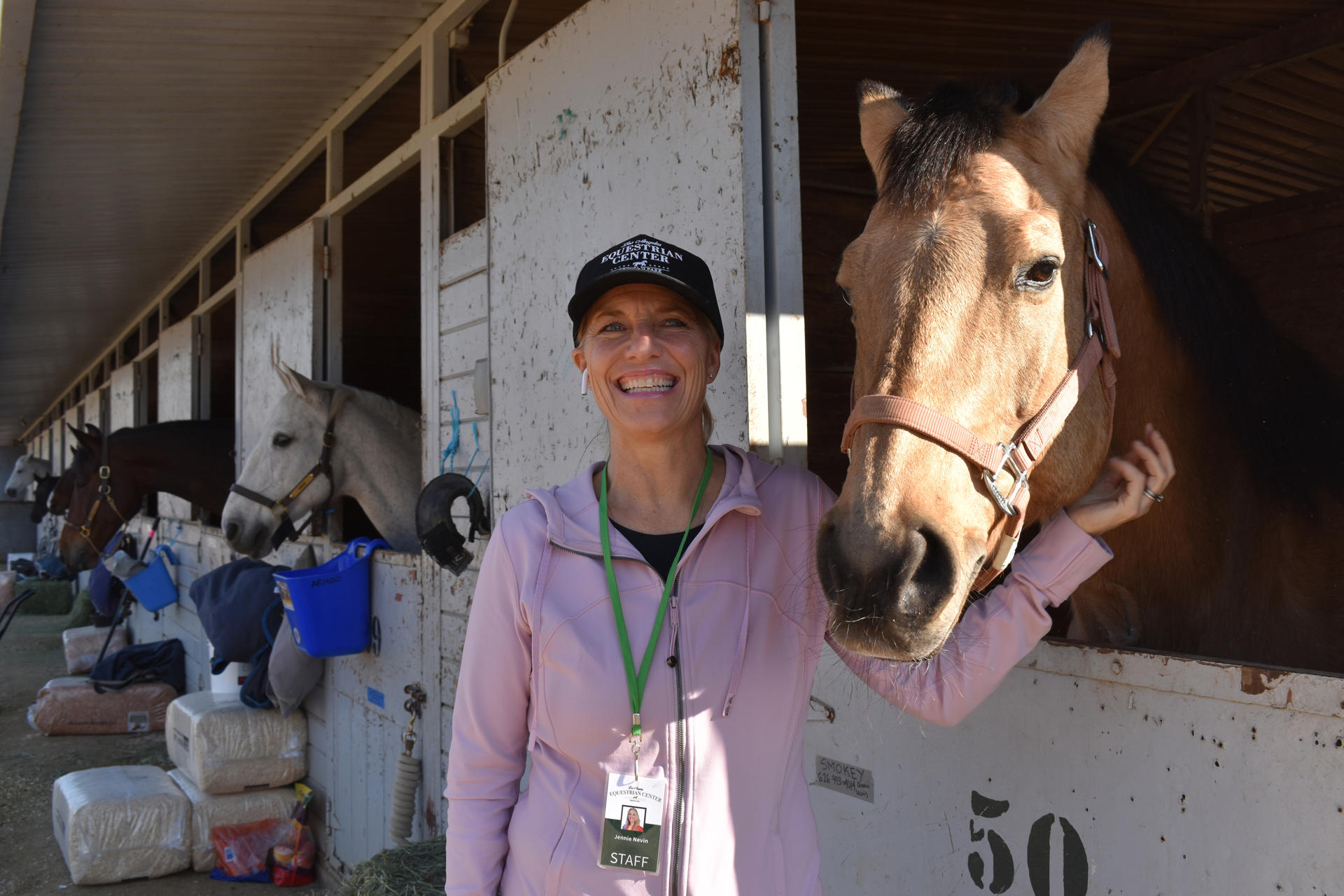 La directora ejecutiva de Los Angeles Equestrian Center (LAEC) posa durante una entrevista con EFE este sábado, en Los Ángeles (Estados Unidos). EFE/ Mónica Rubalcava