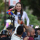 La líder antichavista María Corina Machado da declaraciones a la prensa este jueves, en una manifestación en Caracas (Venezuela). EFE/ Miguel Gutiérrez